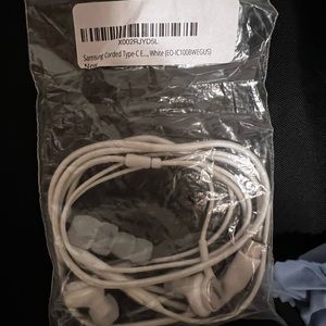 Samsung headphone type C brand new